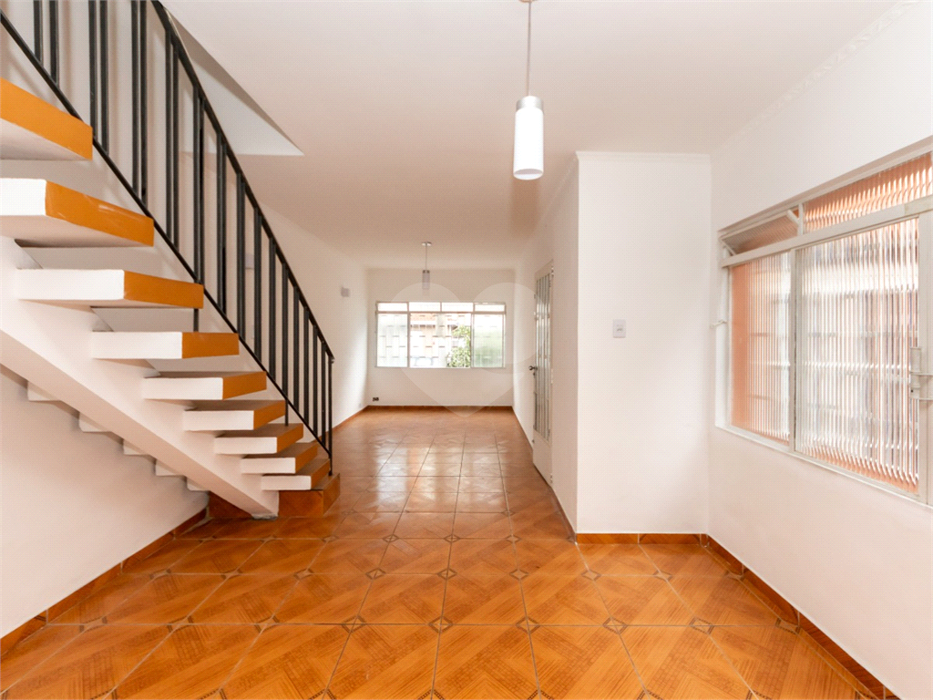 Casa à venda com 3 dormitórios e 2 suítes em Santana, próximo à Av. Braz Leme