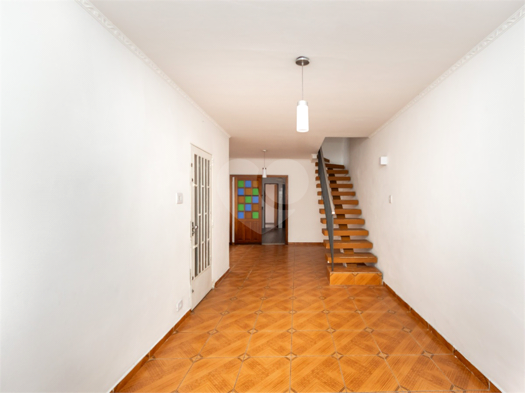 Casa à venda com 3 dormitórios e 2 suítes em Santana, próximo à Av. Braz Leme