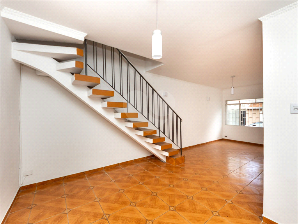 Casa à venda com 3 dormitórios e 2 suítes em Santana, próximo à Av. Braz Leme