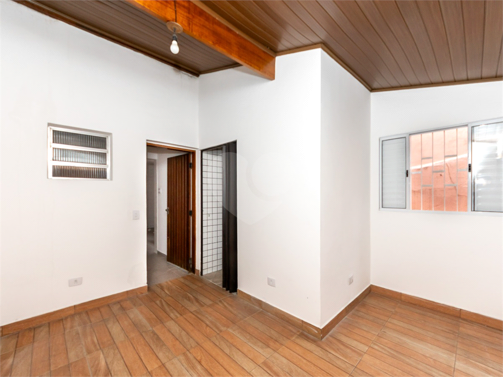 Casa à venda com 3 dormitórios e 2 suítes em Santana, próximo à Av. Braz Leme