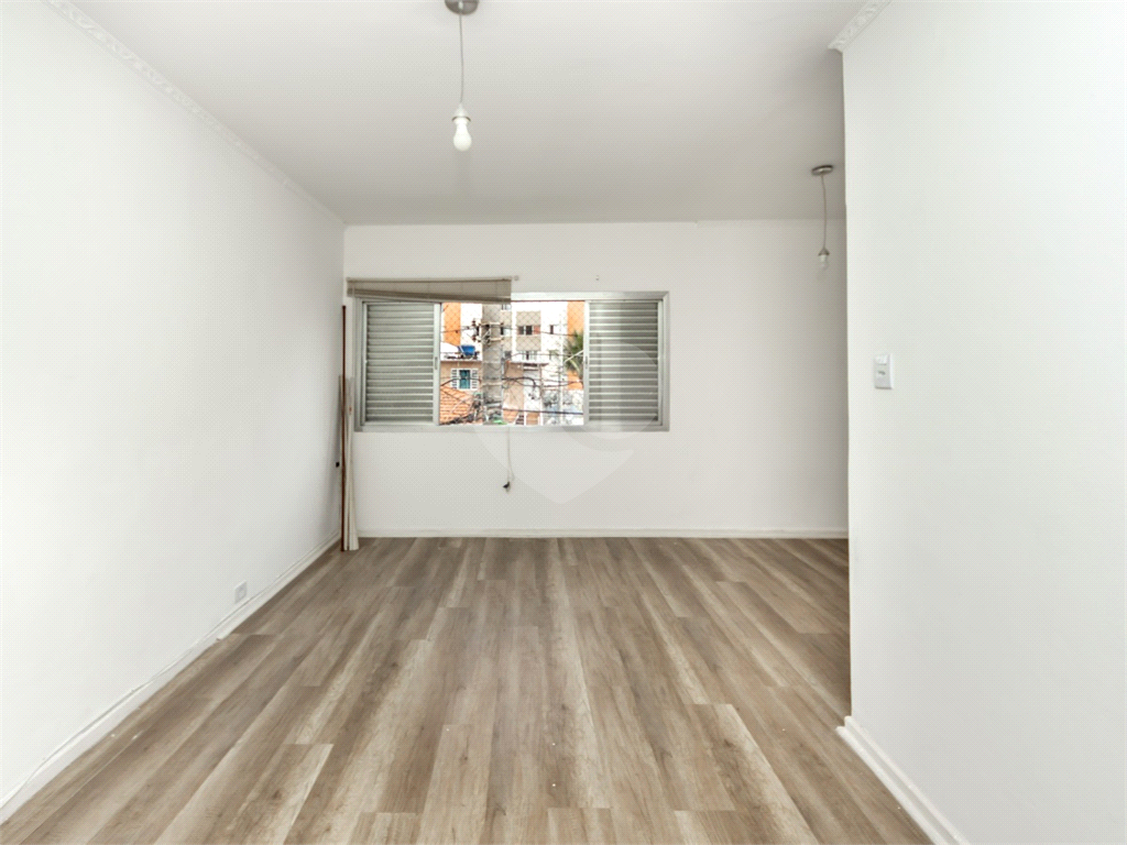 Casa à venda com 3 dormitórios e 2 suítes em Santana, próximo à Av. Braz Leme