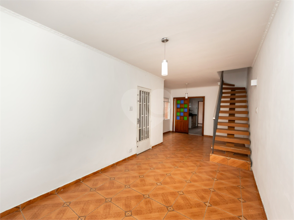 Casa à venda com 3 dormitórios e 2 suítes em Santana, próximo à Av. Braz Leme