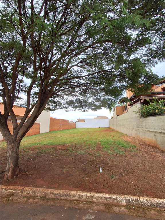 Terreno para venda na Cidade de Artur Nogueira em condomínio fechado.