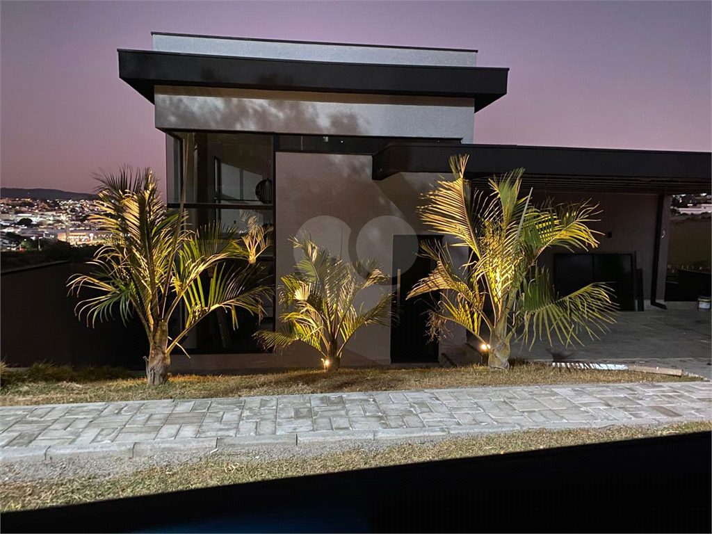 Casa de Condomínio para alugar com 3 quartos, 348m² - Foto 1