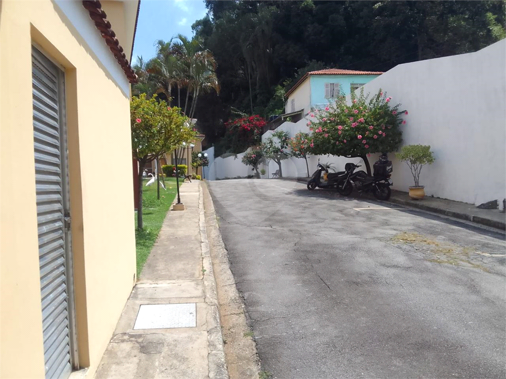 Casa em Condomínio Fechado 