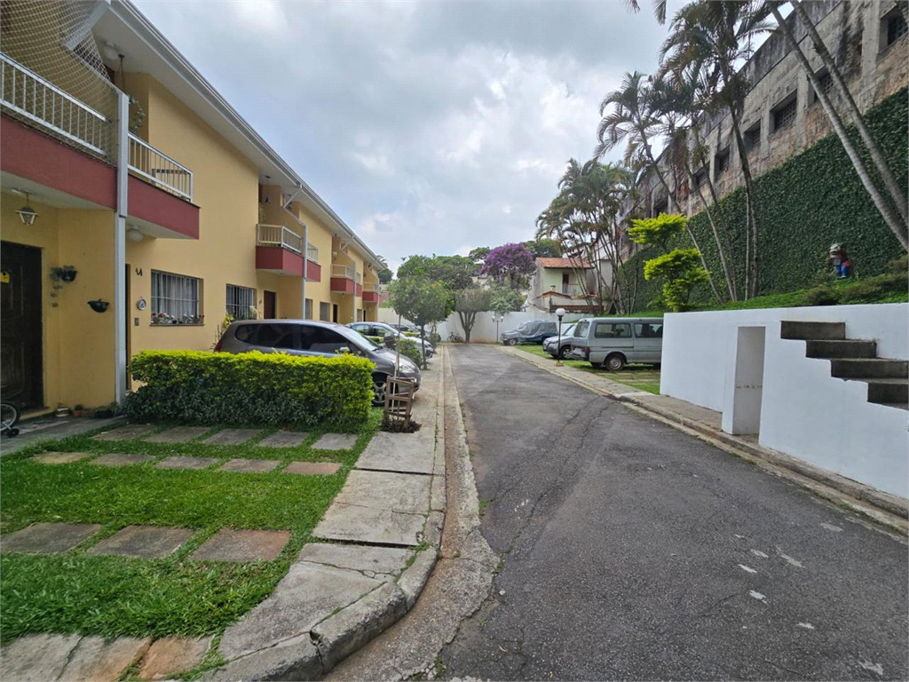 Casa em Condomínio Fechado 