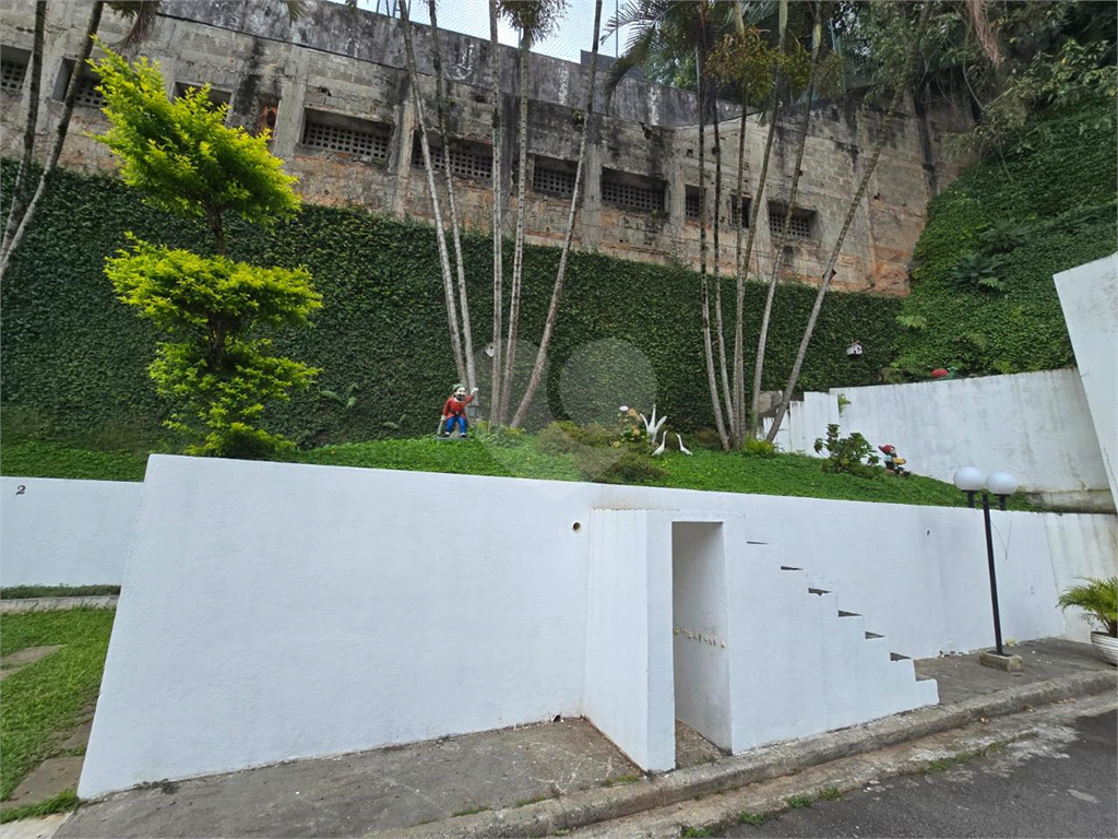 Casa em Condomínio Fechado 