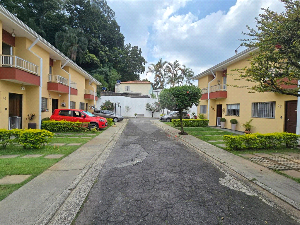 Casa em Condomínio Fechado 