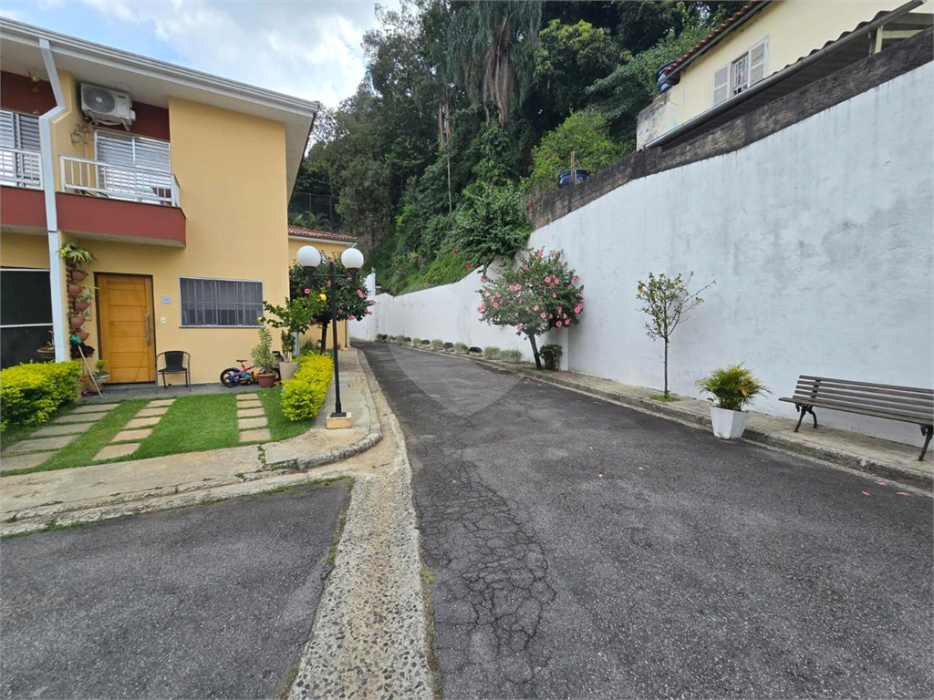 Casa em Condomínio Fechado 