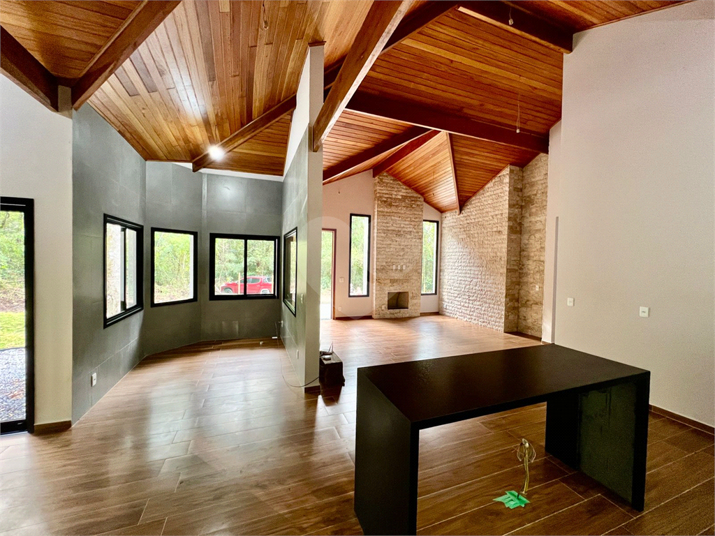 Casa nova à venda em Monte Verde-MG em terreno de 3.900m² 