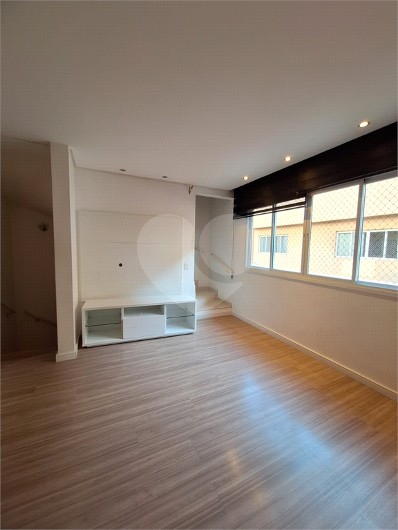 Casa de condomínio á venda no Bairro do Limão