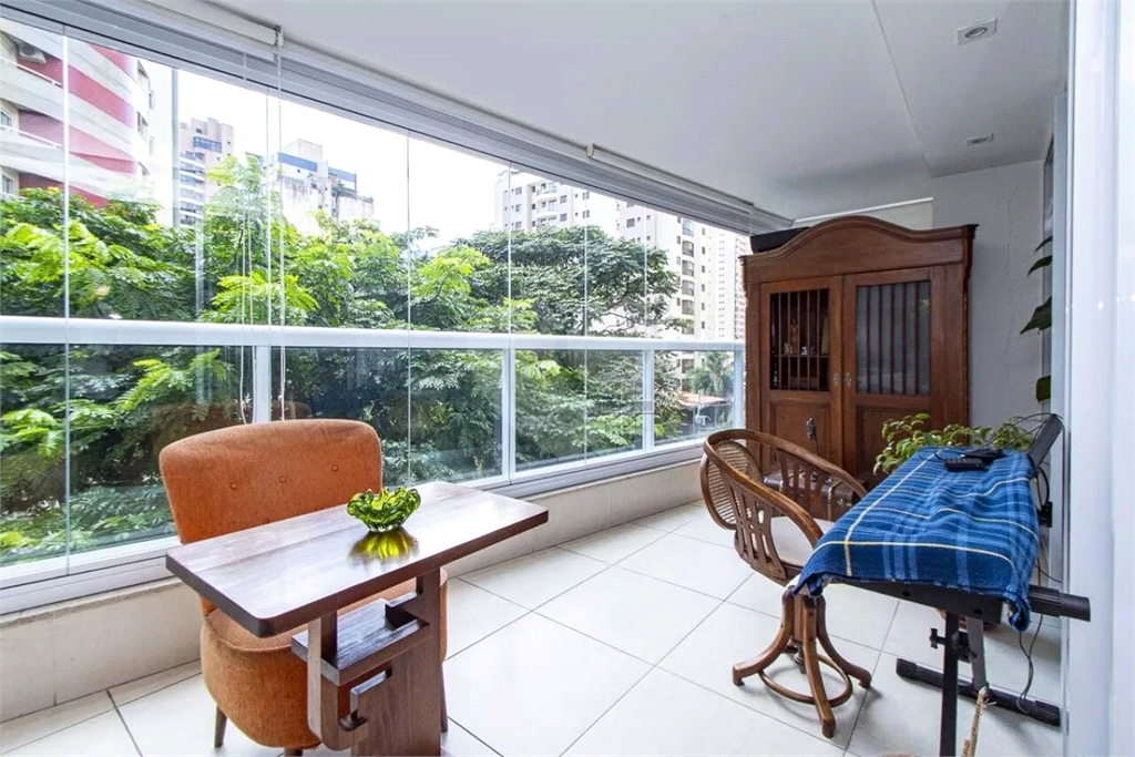 Apartamento Perdizes 3 suítes e 4 vagas de garagem 