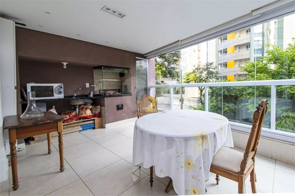 Apartamento Perdizes 3 suítes e 4 vagas de garagem 