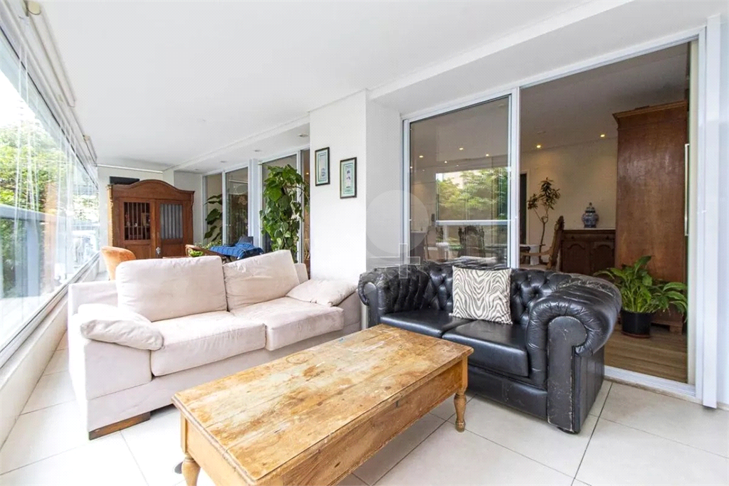 Apartamento Perdizes 3 suítes e 4 vagas de garagem 