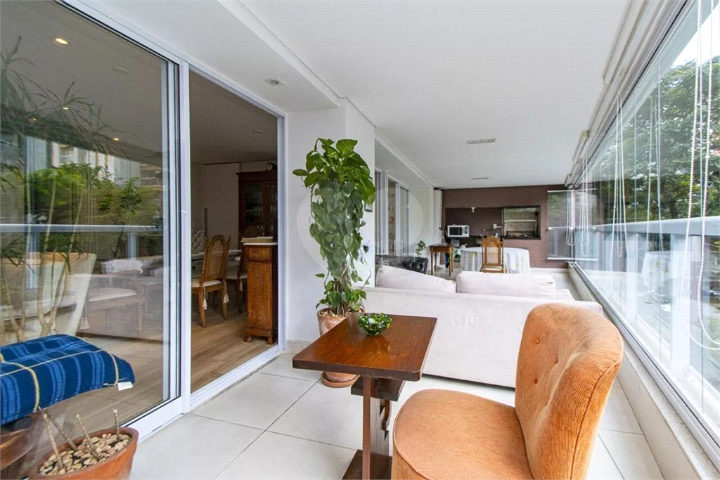 Apartamento Perdizes 3 suítes e 4 vagas de garagem 