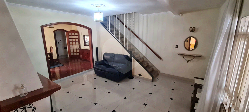 Sobrado à venda | 230m²| 4 Dormitórios ( 2 suítes) | 2 vagas em Vl.Izolina Mazzei| SP!
