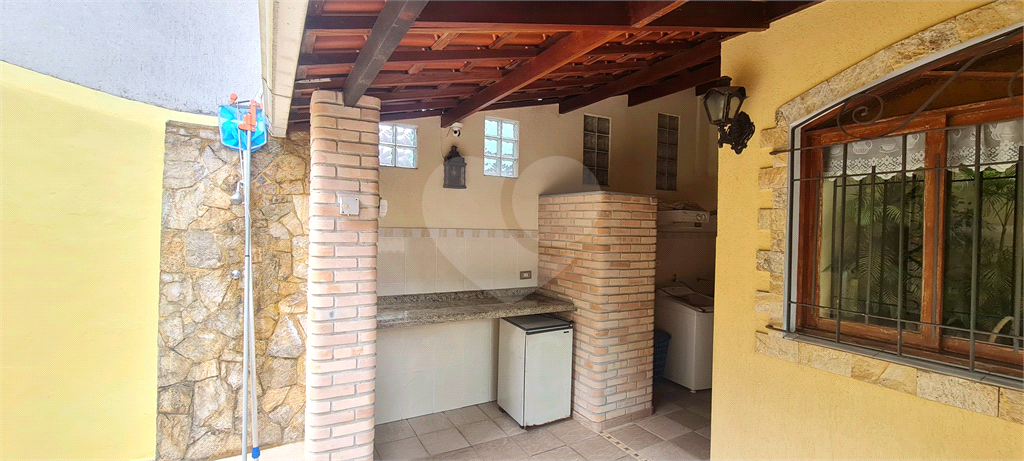 Sobrado à venda | 230m²| 4 Dormitórios ( 2 suítes) | 2 vagas em Vl.Izolina Mazzei| SP!