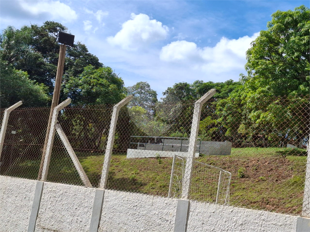 Chácara venda Itú com 6600m2, 6 quartos, piscina, pomar, canteiros, campo de futebol com arquibancadas e 10 ou mais vagas de garagem.
