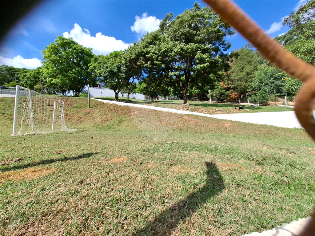 Chácara venda Itú com 6600m2, 6 quartos, piscina, pomar, canteiros, campo de futebol com arquibancadas e 10 ou mais vagas de garagem.