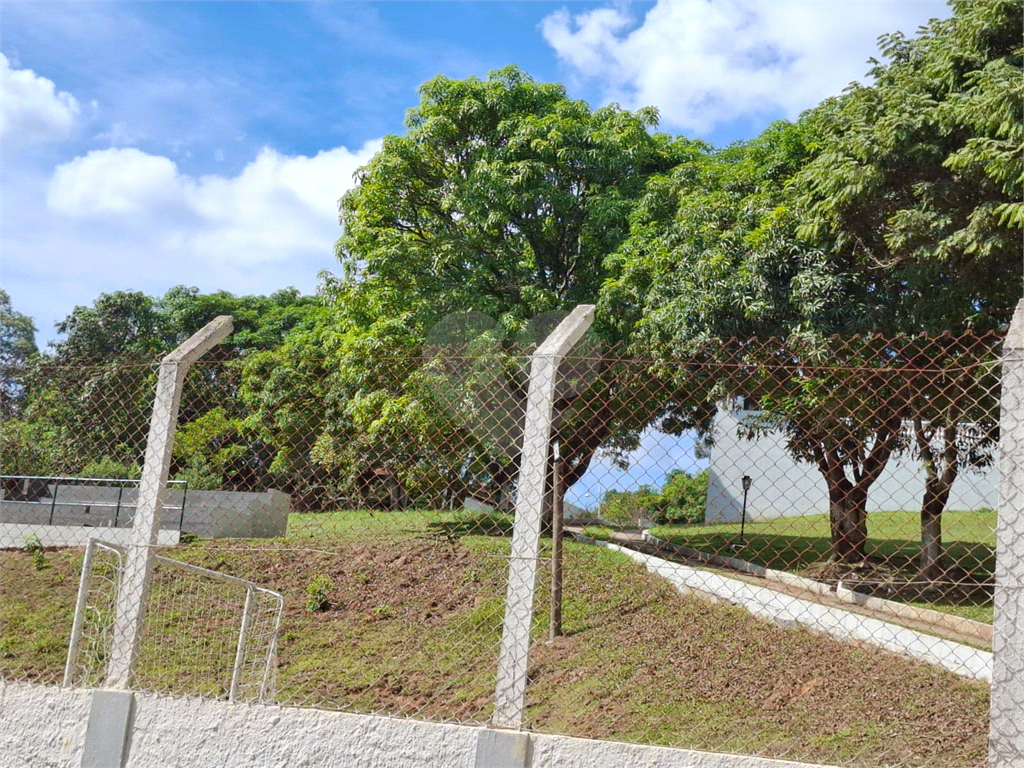 Chácara venda Itú com 6600m2, 6 quartos, piscina, pomar, canteiros, campo de futebol com arquibancadas e 10 ou mais vagas de garagem.