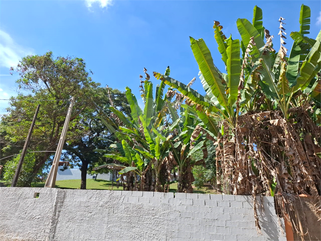 Chácara venda Itú com 6600m2, 6 quartos, piscina, pomar, canteiros, campo de futebol com arquibancadas e 10 ou mais vagas de garagem.