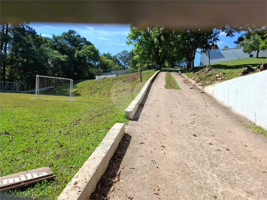 Chácara venda Itú com 6600m2, 6 quartos, piscina, pomar, canteiros, campo de futebol com arquibancadas e 10 ou mais vagas de garagem.