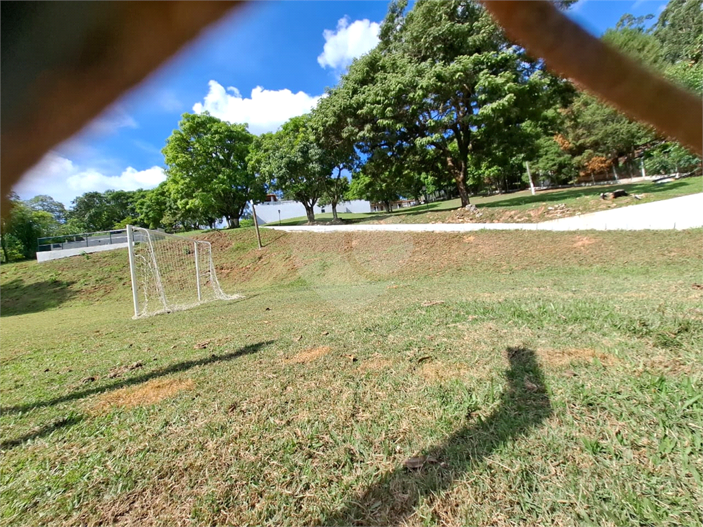 Chácara venda Itú com 6600m2, 6 quartos, piscina, pomar, canteiros, campo de futebol com arquibancadas e 10 ou mais vagas de garagem.