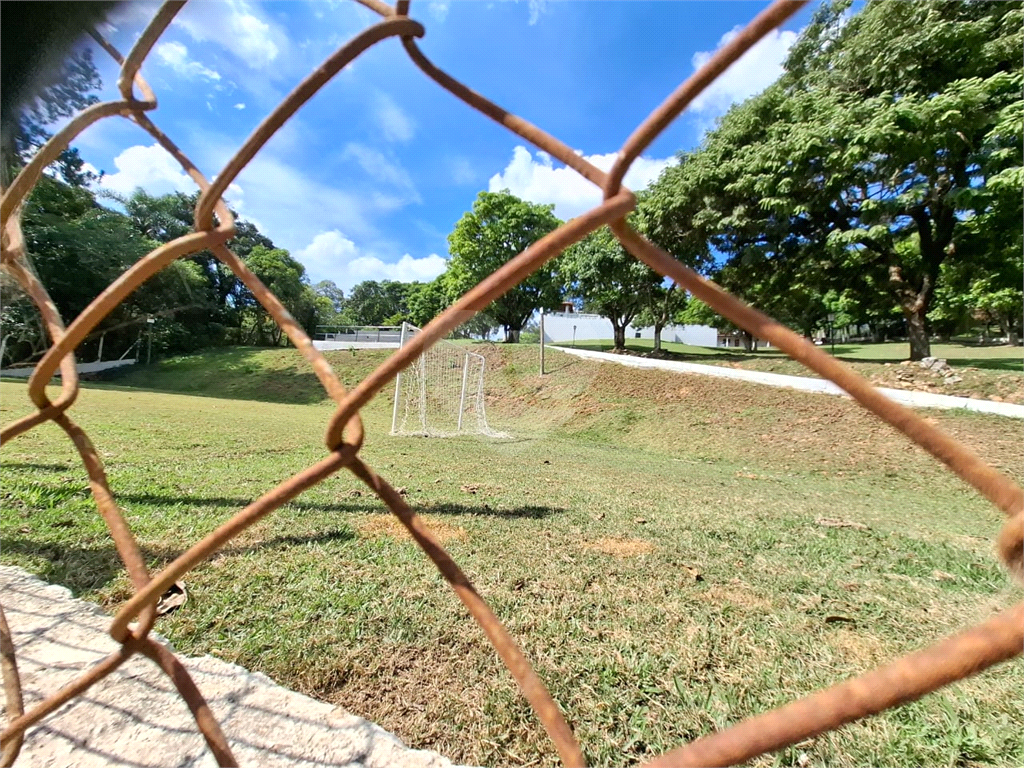 Chácara venda Itú com 6600m2, 6 quartos, piscina, pomar, canteiros, campo de futebol com arquibancadas e 10 ou mais vagas de garagem.