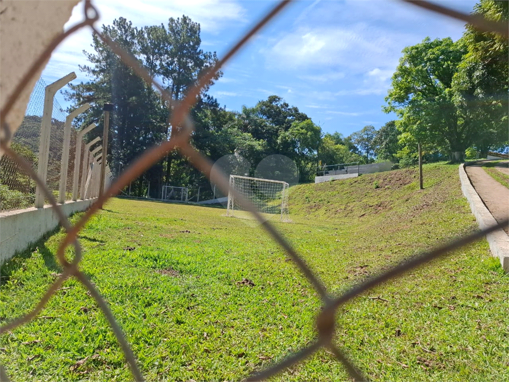 Chácara venda Itú com 6600m2, 6 quartos, piscina, pomar, canteiros, campo de futebol com arquibancadas e 10 ou mais vagas de garagem.