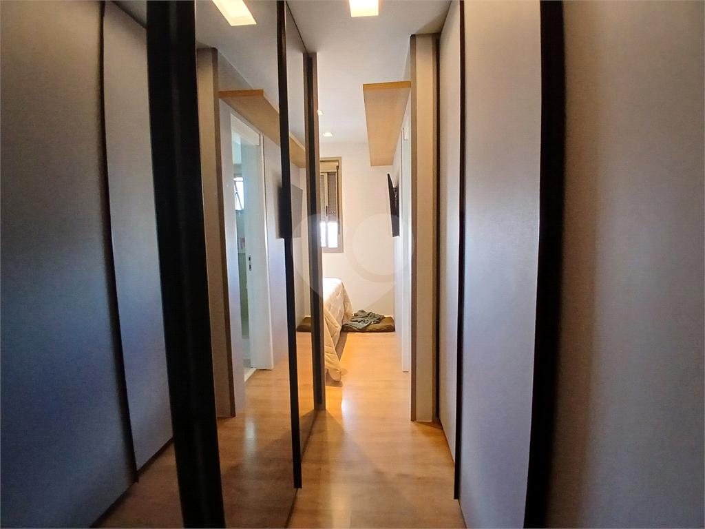 Apartamento impecável à venda com varanda gourmet em andar alto.