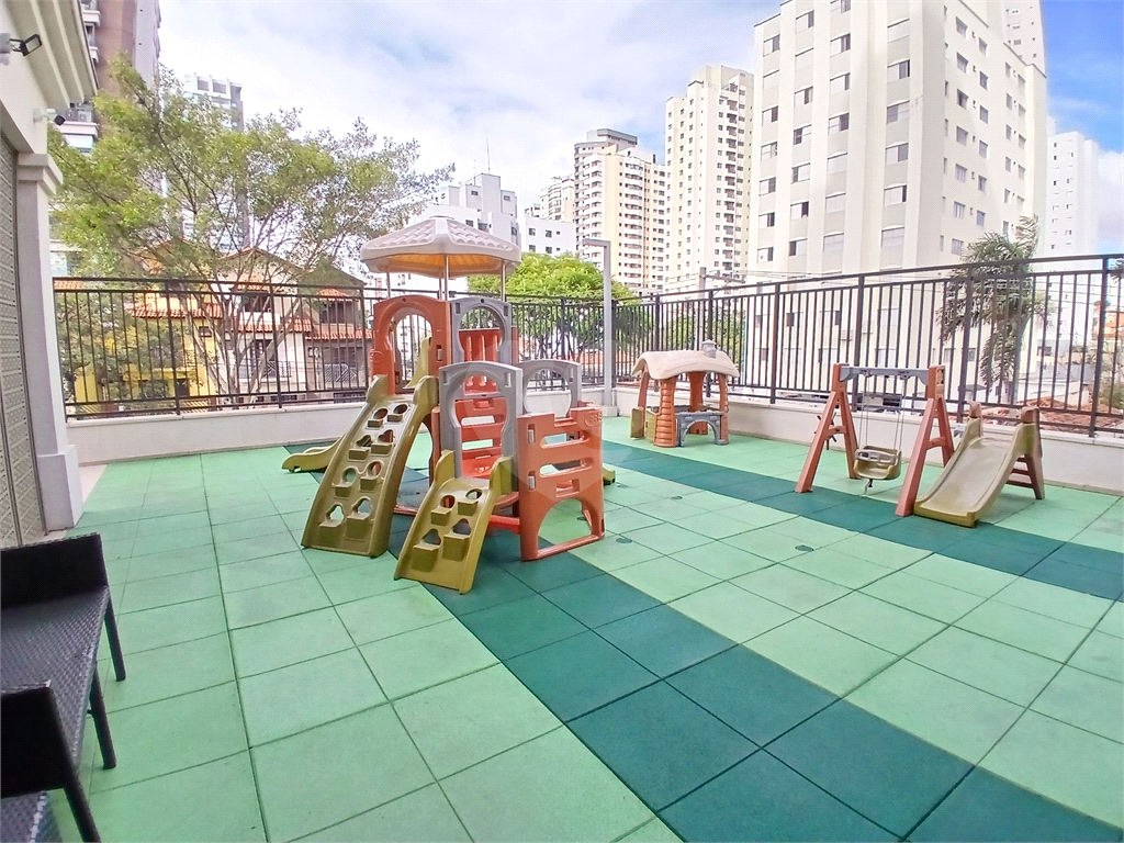 Apartamento impecável à venda com varanda gourmet em andar alto.
