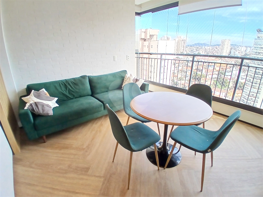Apartamento impecável à venda com varanda gourmet em andar alto.