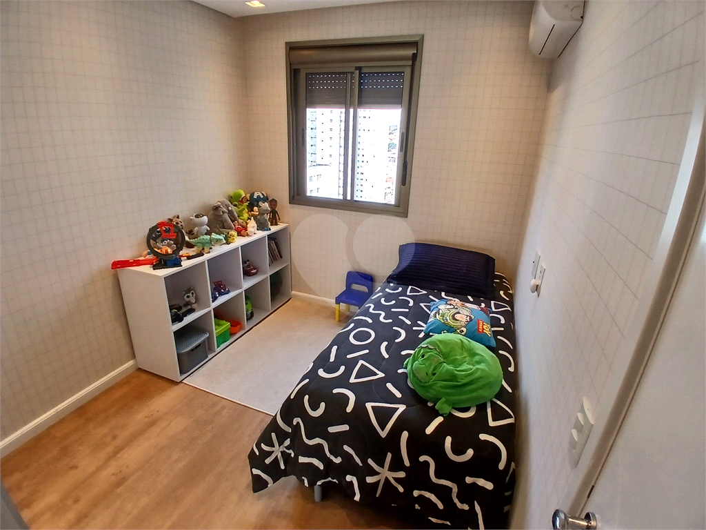 Apartamento impecável à venda com varanda gourmet em andar alto.