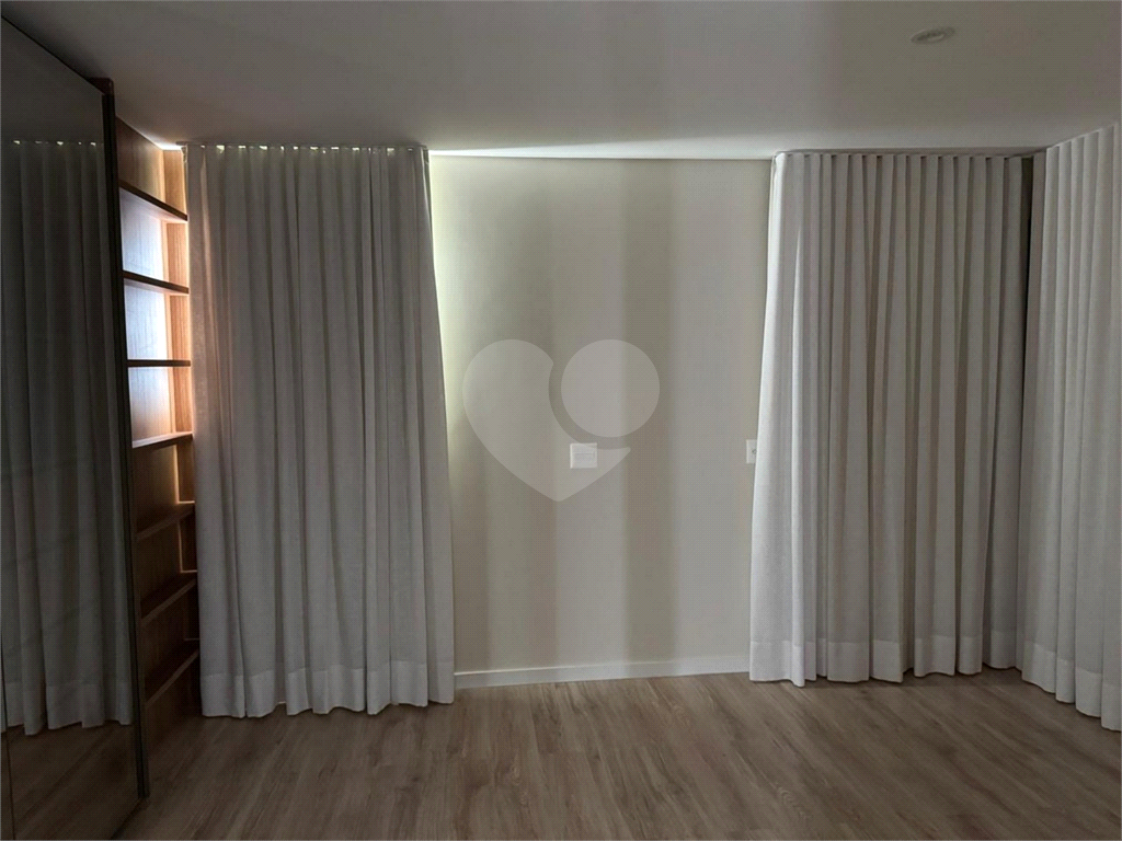 APARTAMENTO em MORUMBI