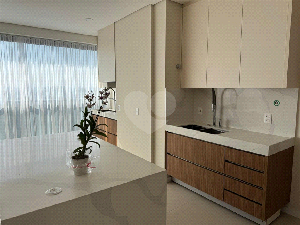 APARTAMENTO em MORUMBI
