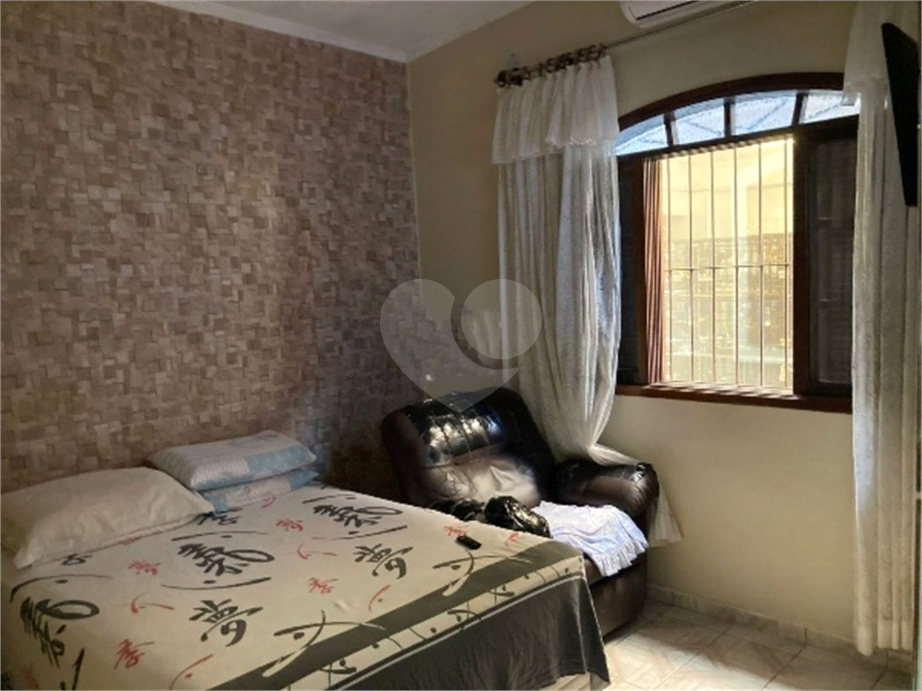 Oportunidade Única! Casa com Piscina, 2 Comércios e 2 Residências a Apenas 1500m da Praia em Itanhaém – Bopiranga
