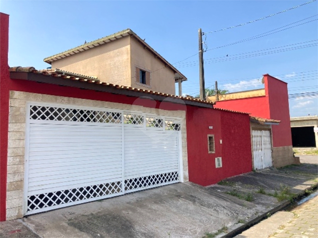 Oportunidade Única! Casa com Piscina, 2 Comércios e 2 Residências a Apenas 1500m da Praia em Itanhaém – Bopiranga