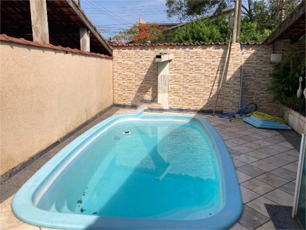 Oportunidade Única! Casa com Piscina, 2 Comércios e 2 Residências a Apenas 1500m da Praia em Itanhaém – Bopiranga