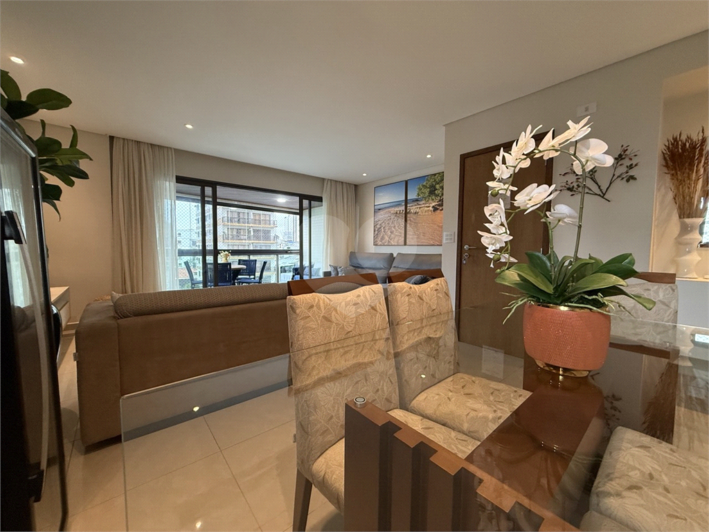 Confortável Apartamento de 4 dorms, 2 suítes, de 152 m2 na Av. General Rondon - Astúrias 