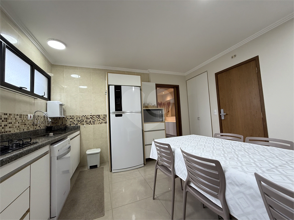 Confortável Apartamento de 4 dorms, 2 suítes, de 152 m2 na Av. General Rondon - Astúrias 