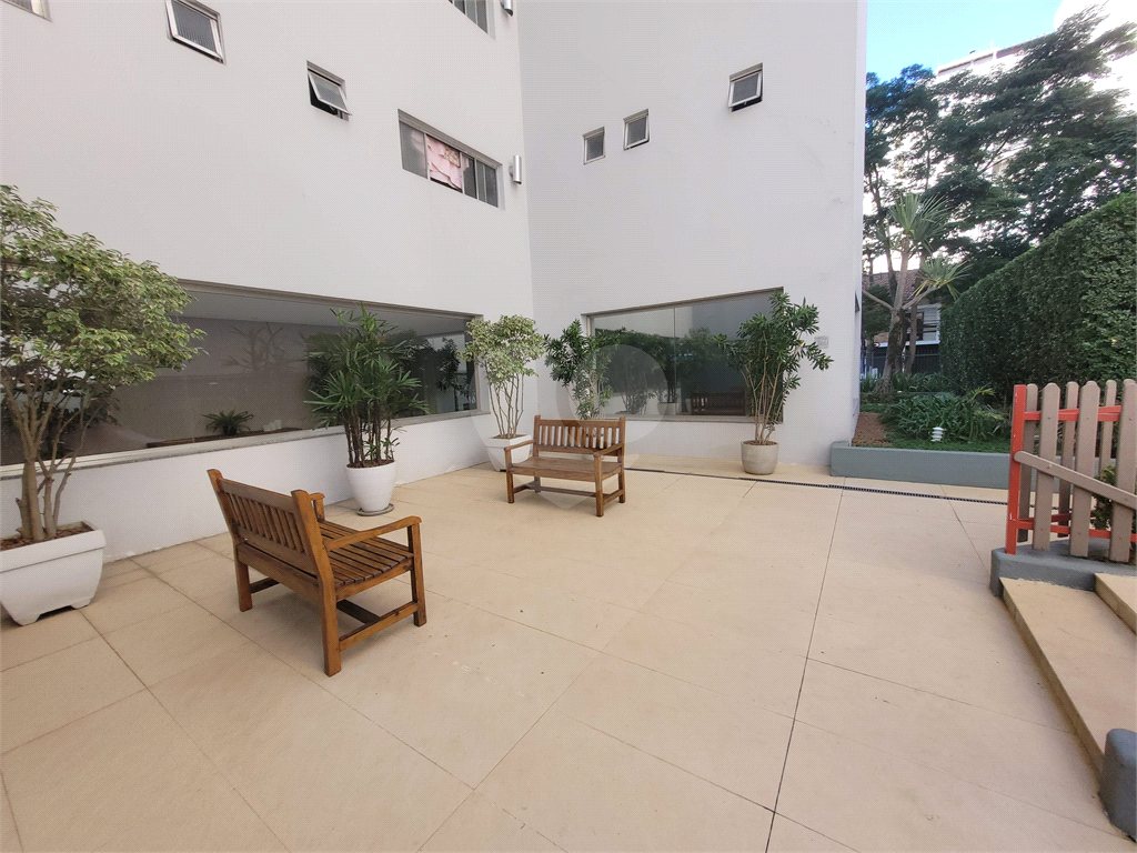 Apartamento na Rua Nova York no Brooklin - andar alto, totalmente reformado