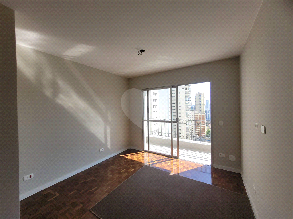 Apartamento na Rua Nova York no Brooklin - andar alto, totalmente reformado