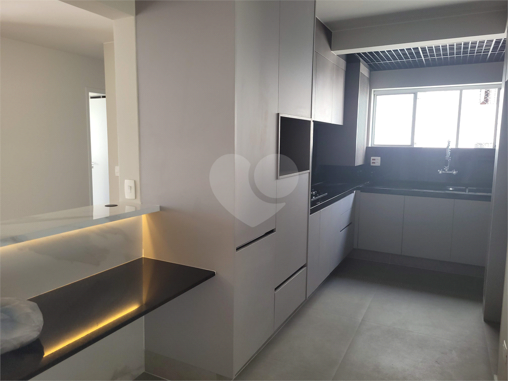 Apartamento na Rua Nova York no Brooklin - andar alto, totalmente reformado
