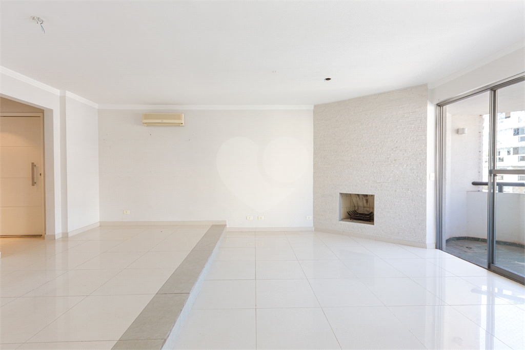 Apartamento - Perdizes - 3 Dormitórios - 126m²