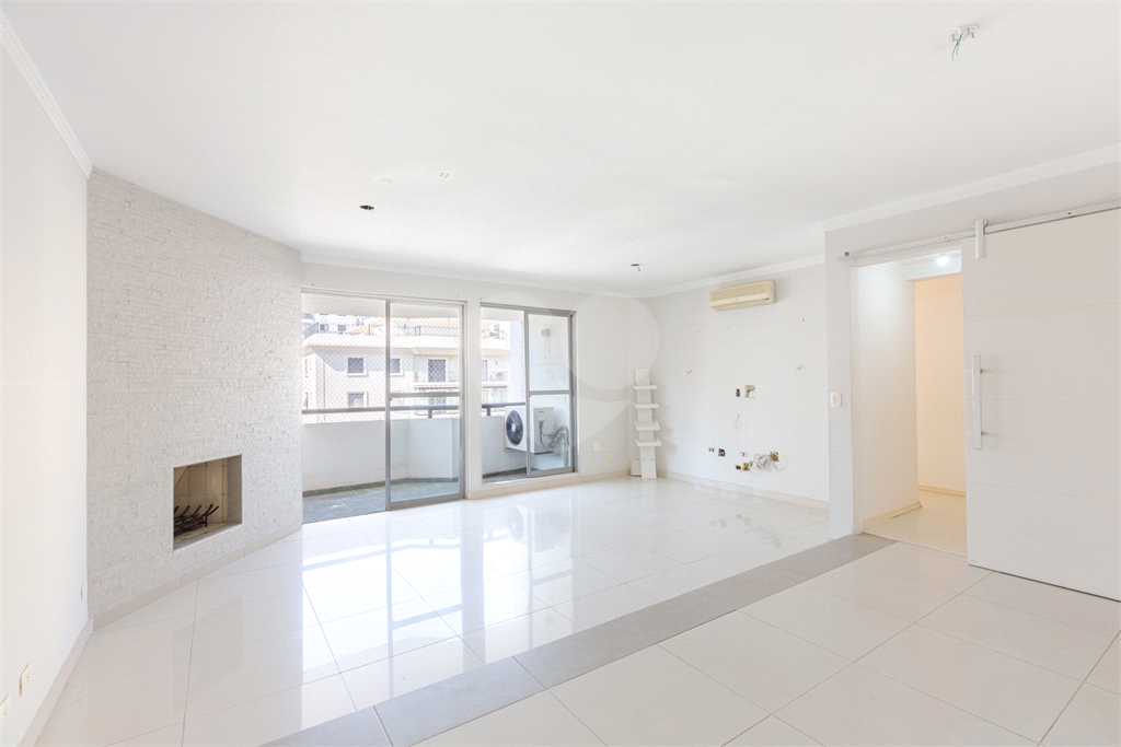 Apartamento - Perdizes - 3 Dormitórios - 126m²