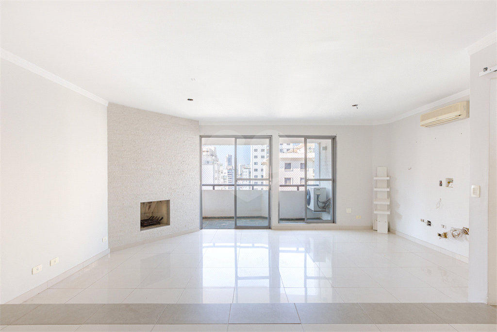 Apartamento - Perdizes - 3 Dormitórios - 126m²