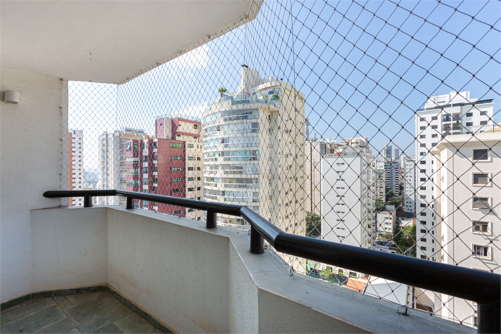 Apartamento - Perdizes - 3 Dormitórios - 126m²
