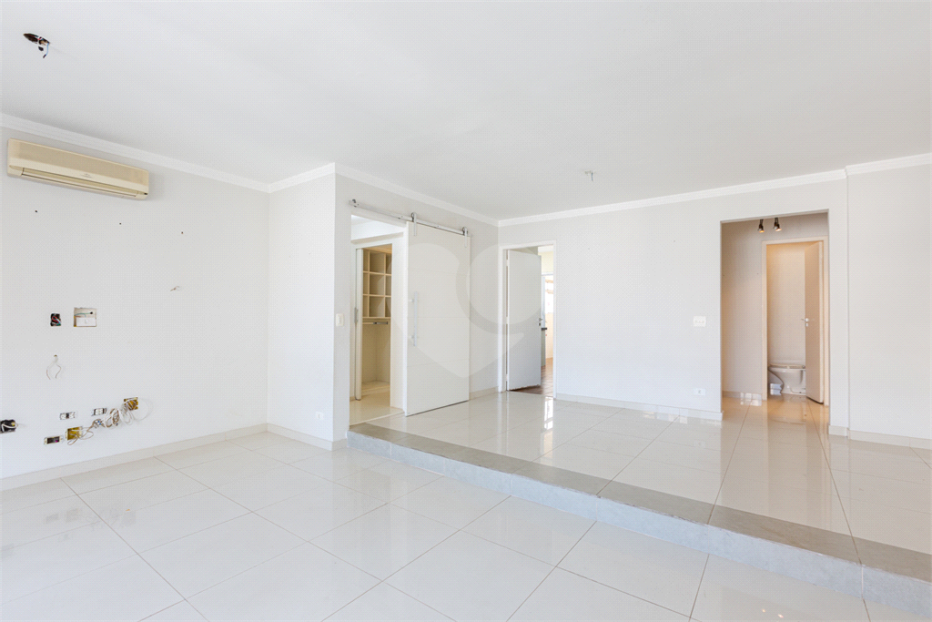 Apartamento - Perdizes - 3 Dormitórios - 126m²