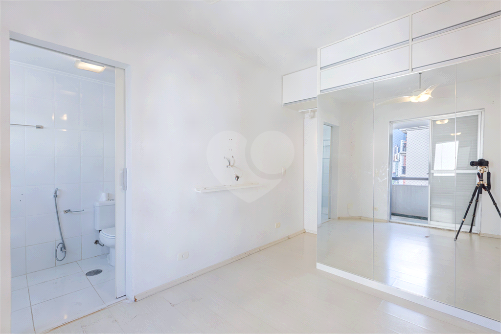 Apartamento - Perdizes - 3 Dormitórios - 126m²