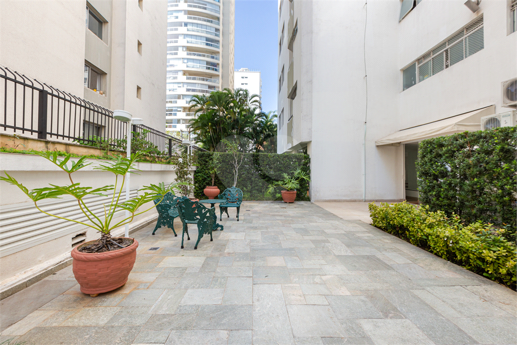 Apartamento - Perdizes - 3 Dormitórios - 126m²